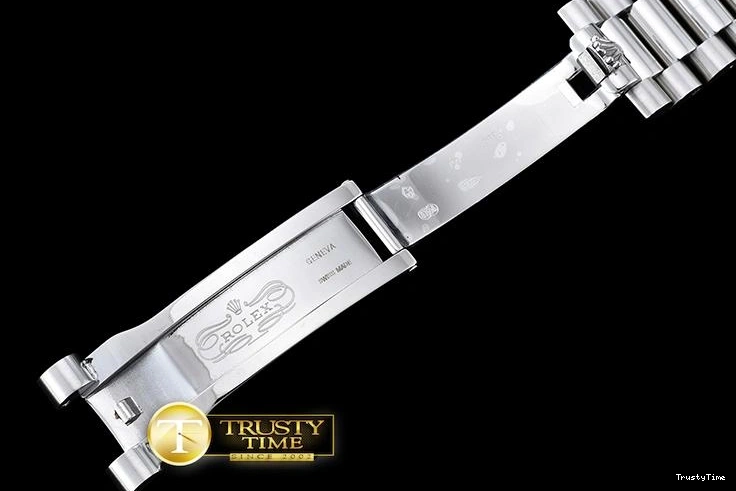 0213 RDD0207F – DayDate Compact 677